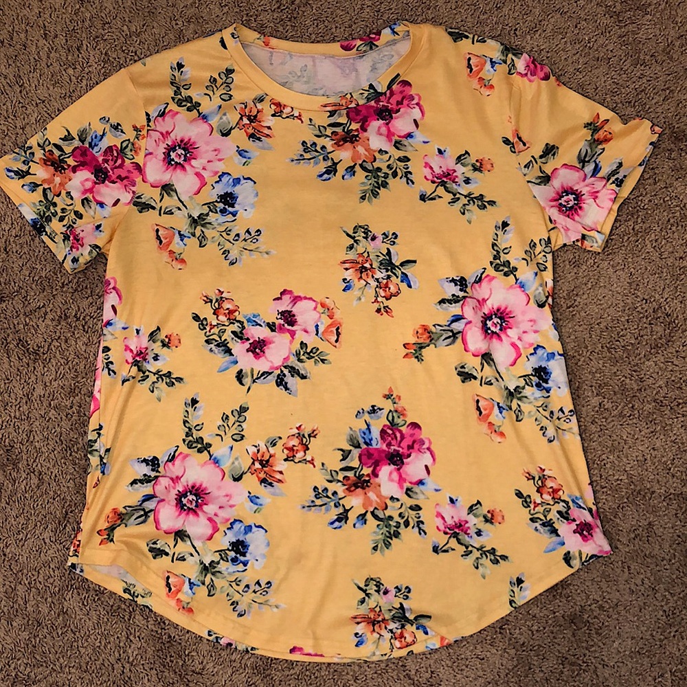 Short Sleeve Flowered Tunic Top